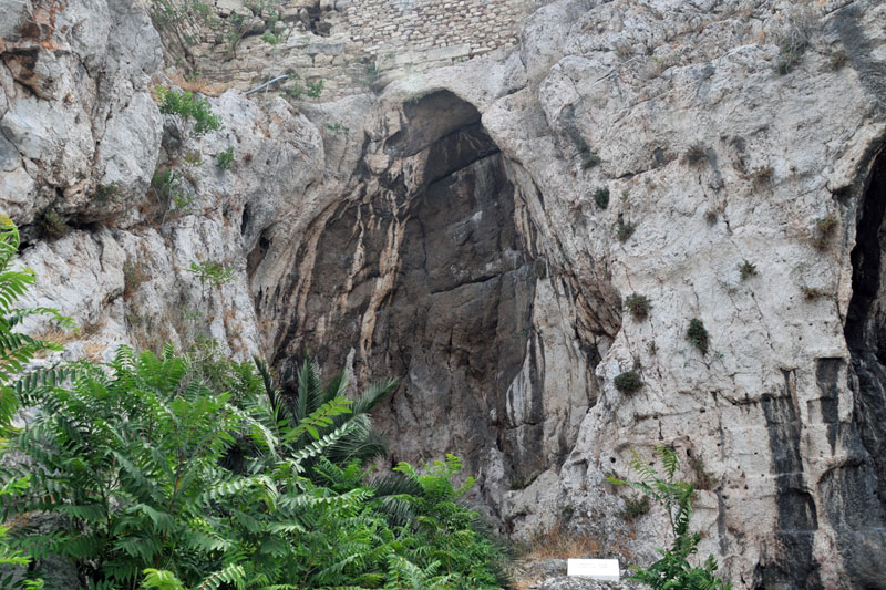 απόκρυφα σπήλαια