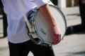 Σιλουέτες ανθρώπων σε μαύρο και άσπρο